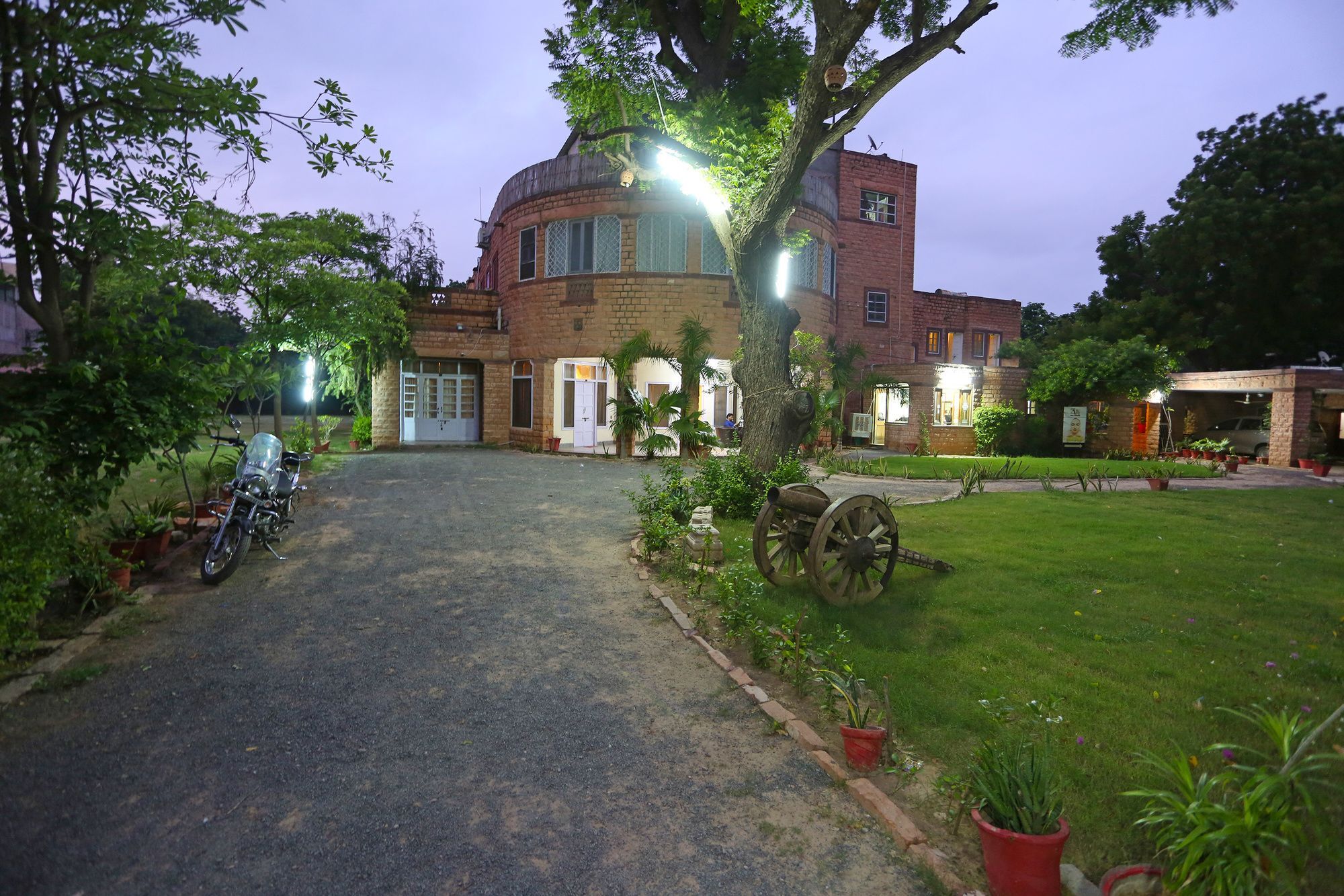 Hotel Oyo 9306 Near Iit